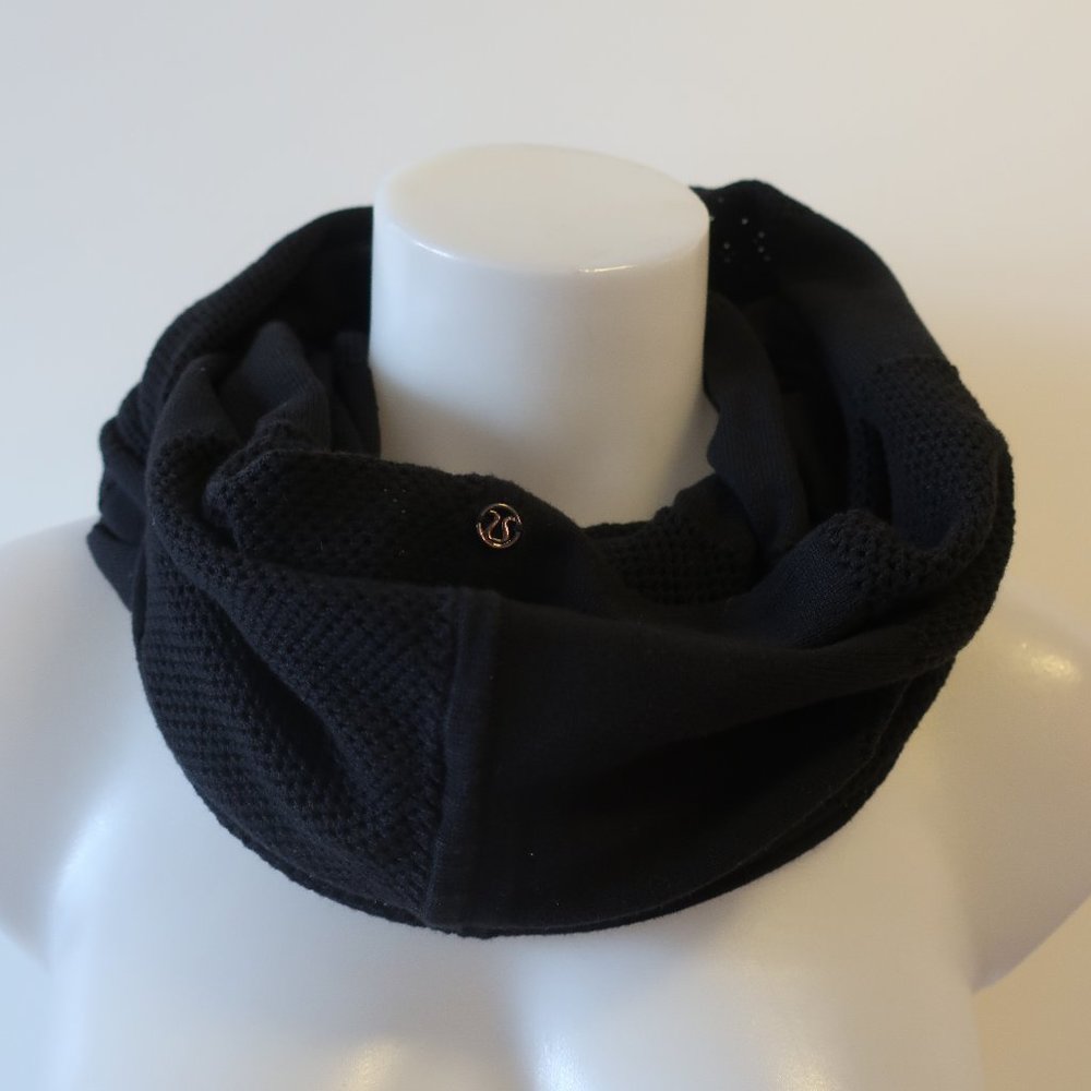 WOMENS LULULEMON BLACK INFINITY COWL SCARF NECK WARMER OS *